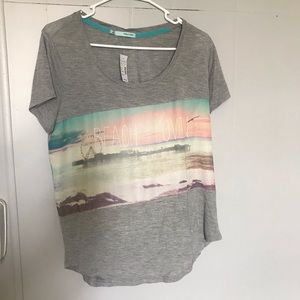 Beach Lovin’ Graphic Tee